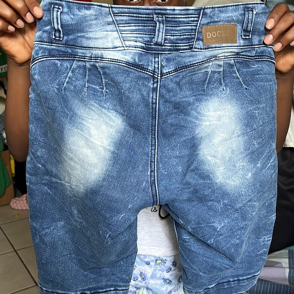 Short ripped blue jeans - Picture 2 of 2